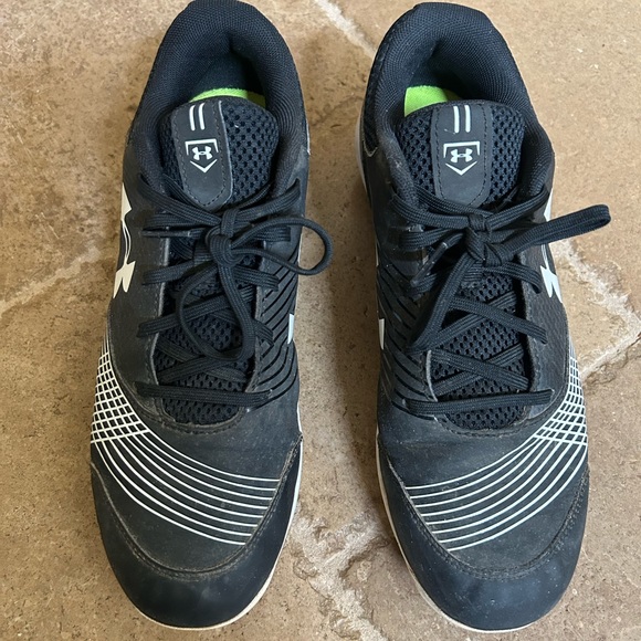 Women’s Underarmour cleats-8.5 - Picture 1 of 12